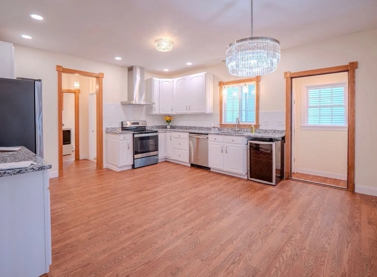 5 bed, 2.5 bath, 3882 sqft, $4,700 — Photo 4