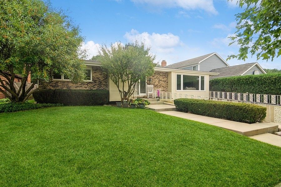 1st image of 329 Rosewood Ct