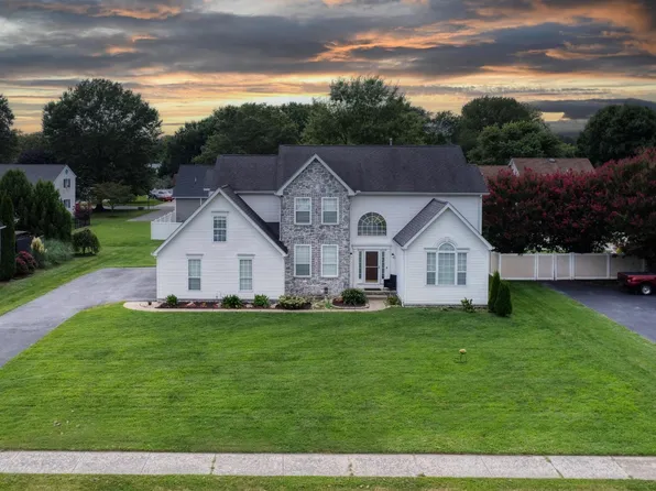 56 E Darby Cir, Dover, DE 19904
