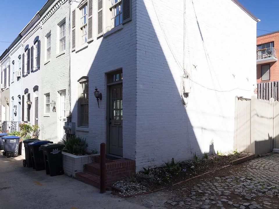 Older photo, see: New patio 8/2024!

Alley accessible from two road.
