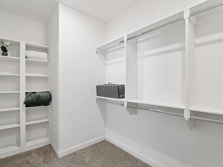 2410 W Charleston St — Photo 40
