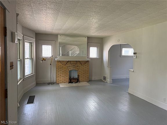 4th image of 9409 Kempton Ave
