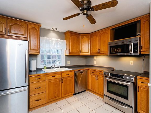3rd image of 137 Belmont St