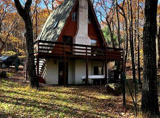 130 Bluestone Dr, Lords Valley, PA 18428