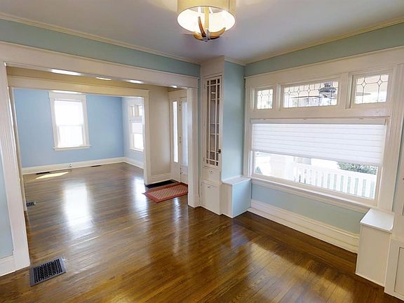 2nd image of 2896 Victoria Ave