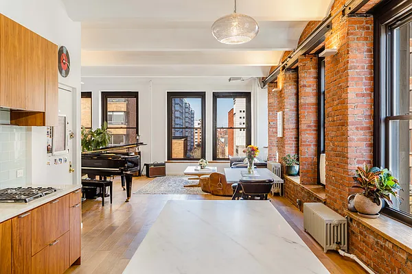 Sold by JMPIRE REAL ESTATE LLC | media 4