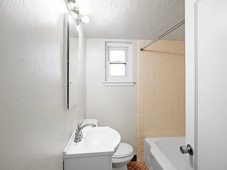 Updated bathroom, only the tile is original (bath tub was refinished)