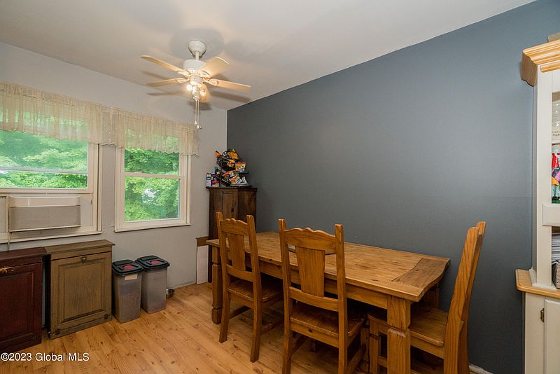 4th image of 210 Ballston Avenue