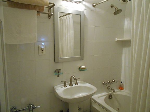 5th image of 651 Vanderbilt St APT 4X