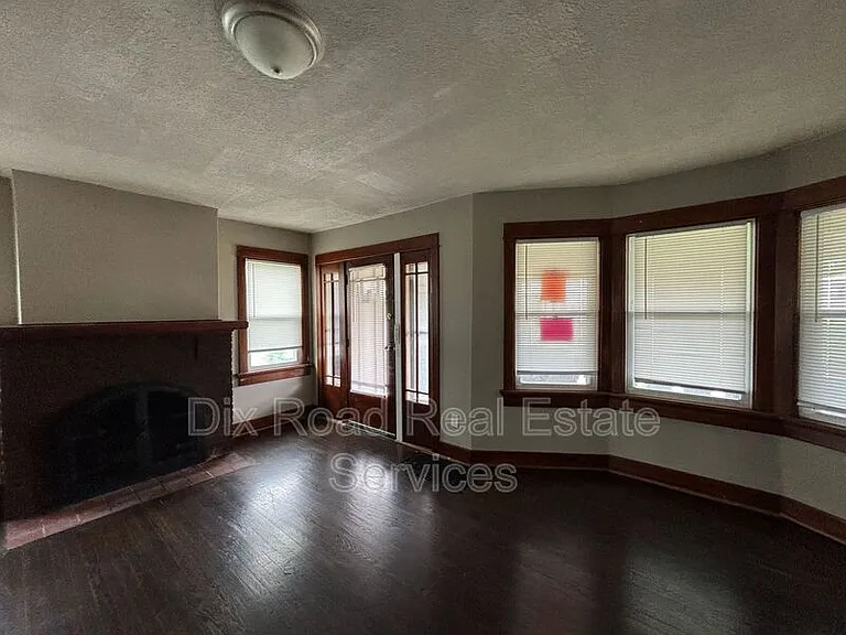 4013 E 3rd St — Photo 8