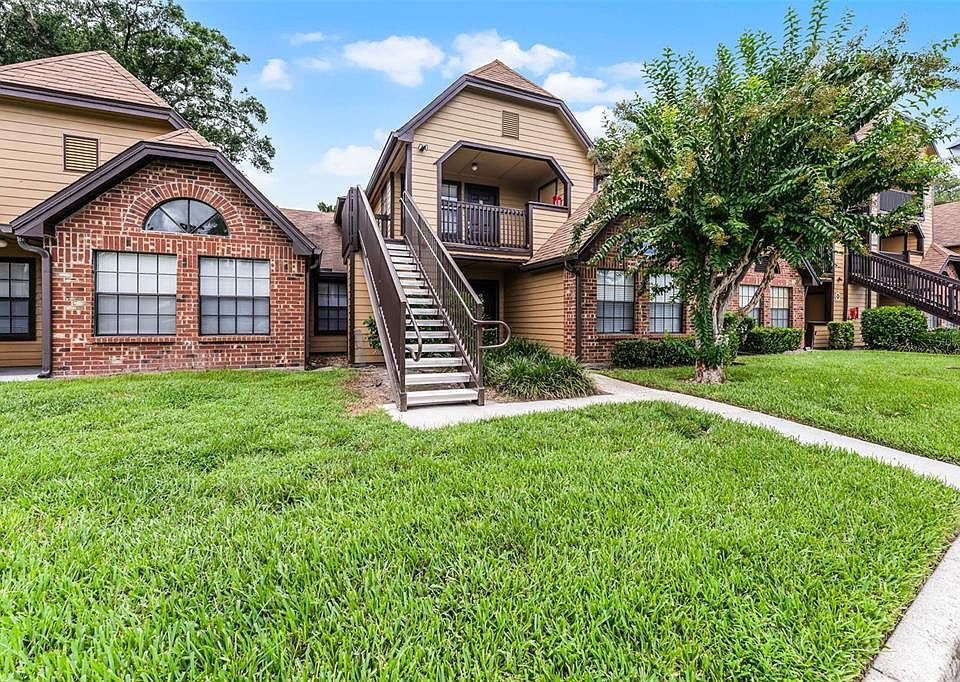 1st image of 415 Lakepointe Dr Unit 207