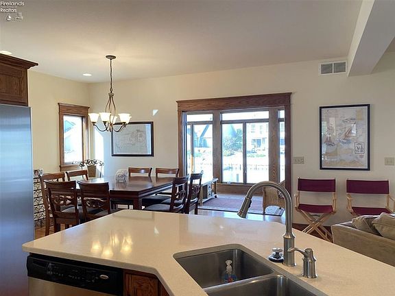 4th image of 2038 Dorchester Dr