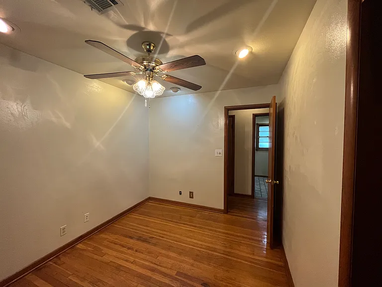 511 Fleetwood Dr — Photo 24