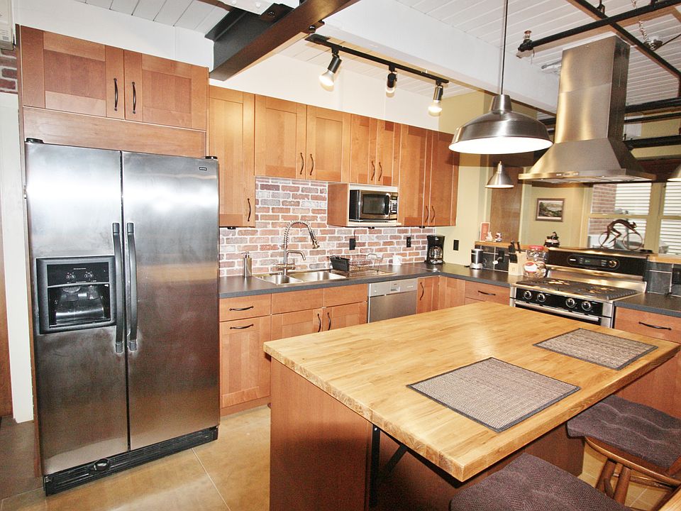 1st image of 406 Lincoln St Unit 105