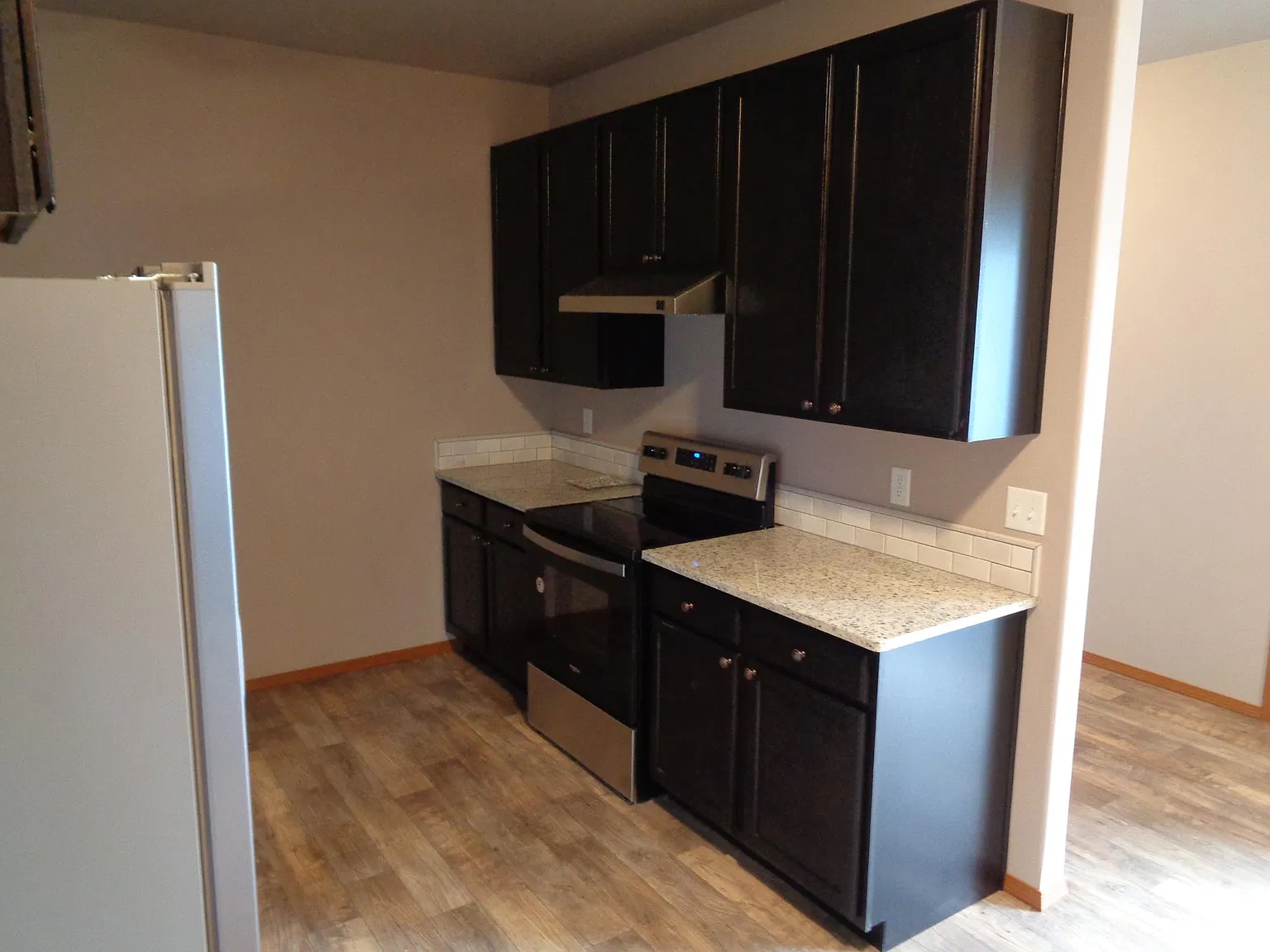 110 N 44th Ave — Photo 3