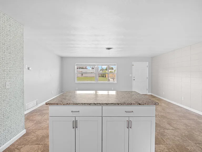 250 Carib Dr — Photo 2