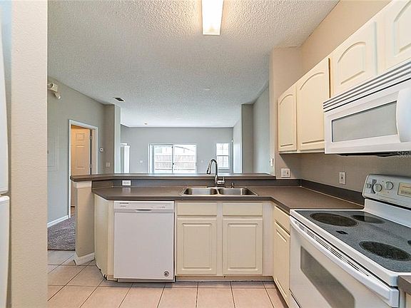 4th image of 918 Park Terrace Cir
