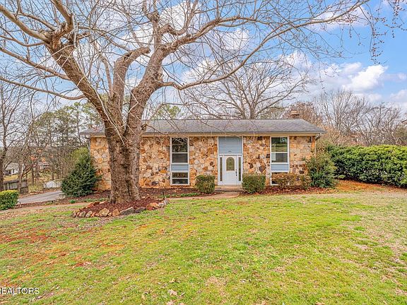 2nd image of 709 W Meadecrest Dr