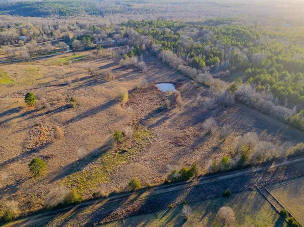 1120 E Twin Creeks Trl, Troup, TX 75789