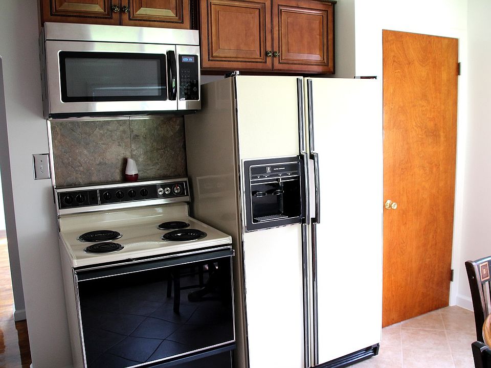 1st image of 2907 N Alexander Ave