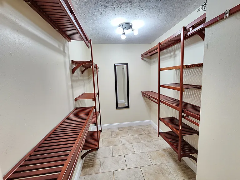 2403 Stonehill Ave — Photo 8