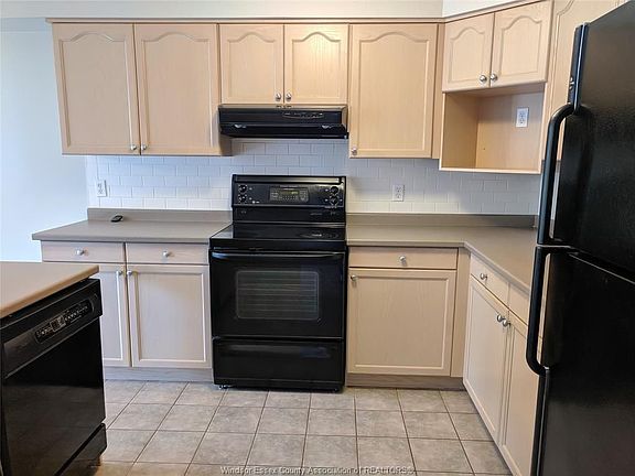 4th image of 1054 Lexington Cir