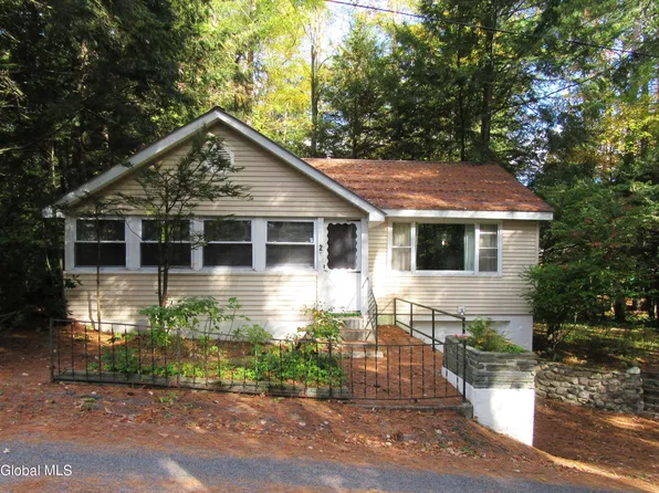 21 Pine Road, Lake Luzerne, NY 12846