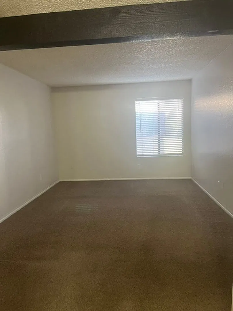 HW1044 — Photo 2