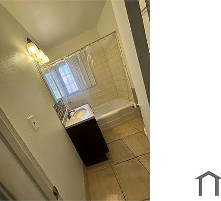 3rd image of 6117 S Hobart Blvd