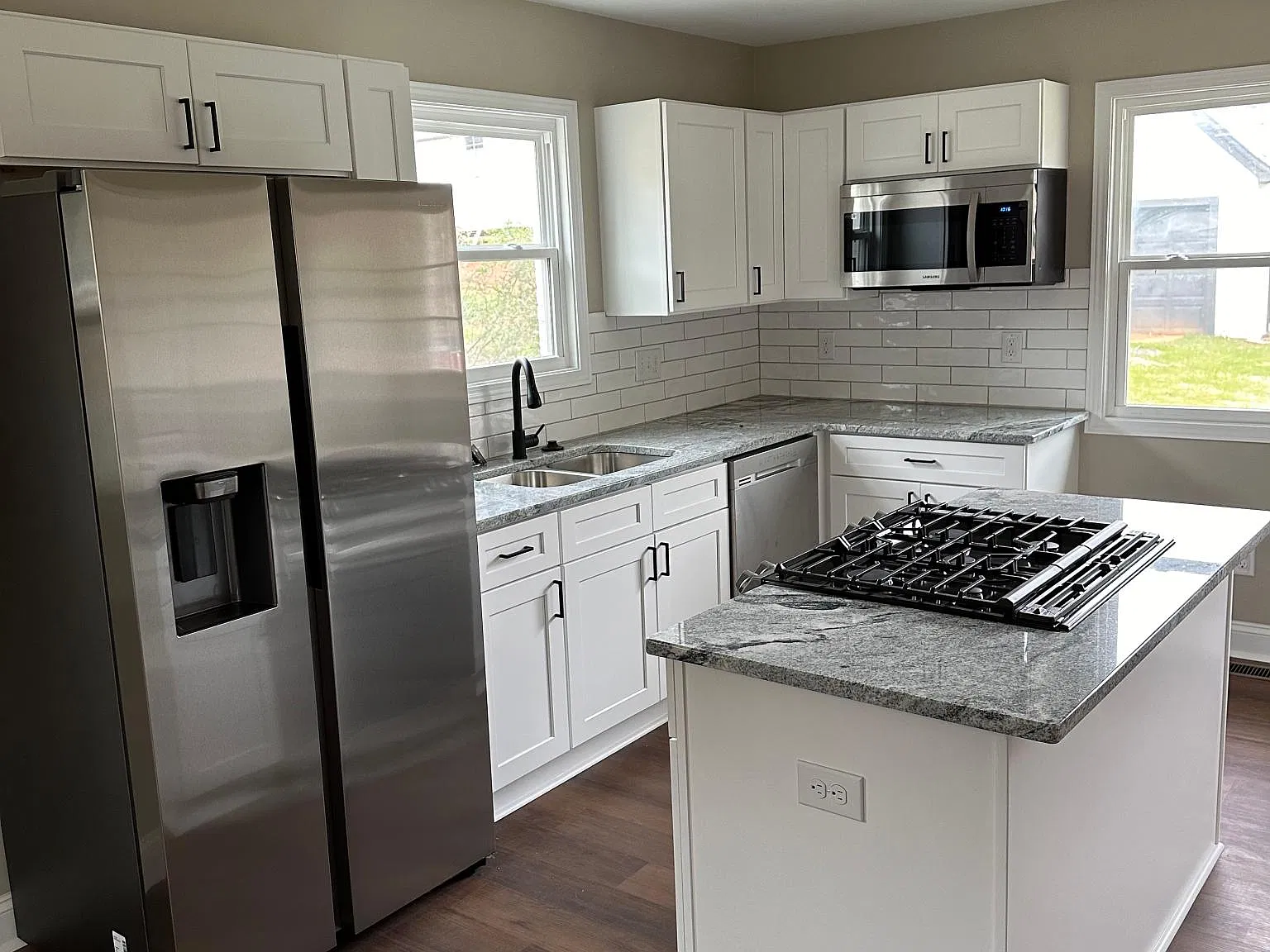 3 bed, 1015 sqft, $2,100 — Photo 3