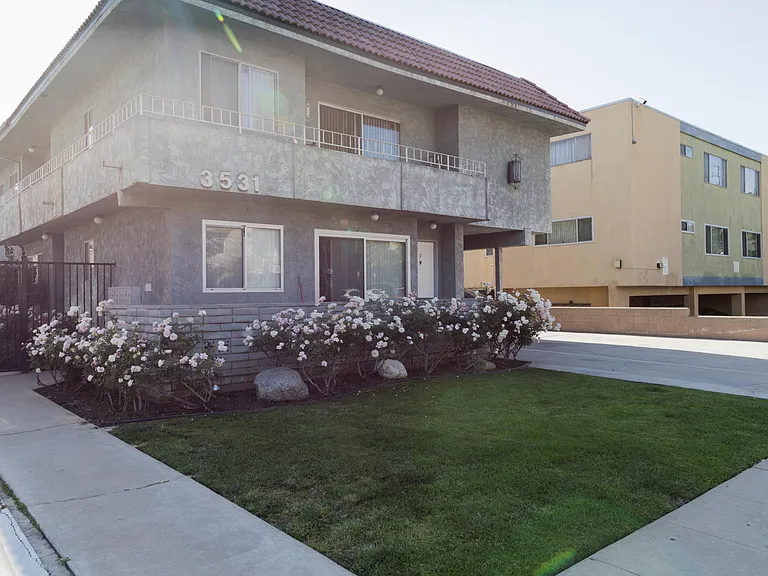 3531 Clarington Ave #2 — Photo 9