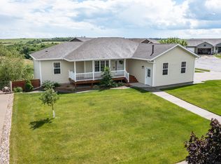 709 S View Pl SE, Mandan, ND 58554