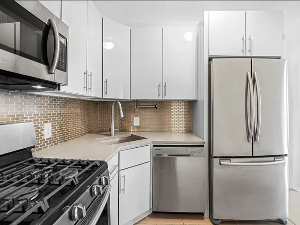 318 Warren Street image 1 of 6