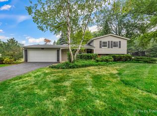 890 Country Club Rd, Crystal Lake, IL 60014