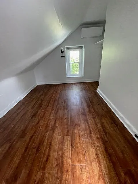 25 W Southampton Ave - Second Floor — Photo 2