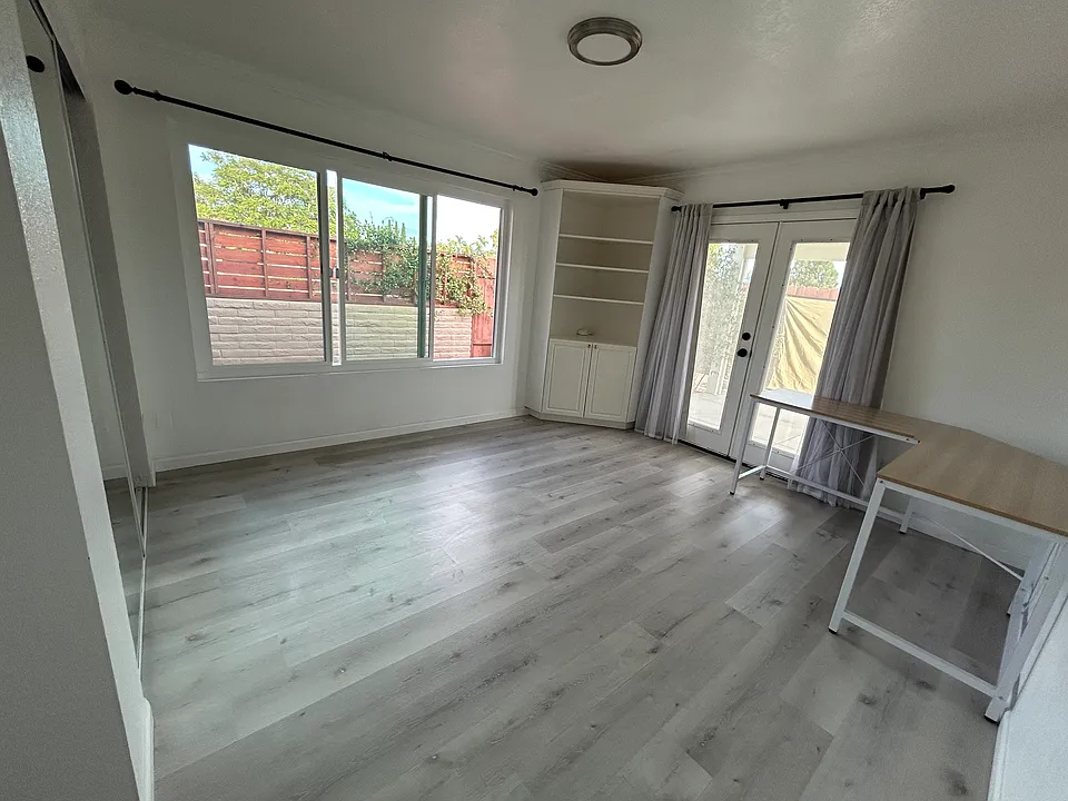10946 Belgian St