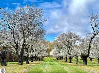 E Lingaur Rd, Lake Leelanau, MI 49653