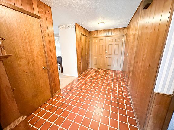 3rd image of 2 S Elmer St