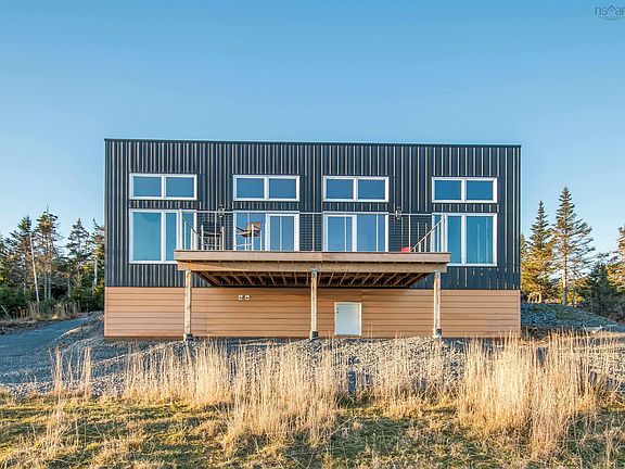 3rd image of 200 Middle Rd