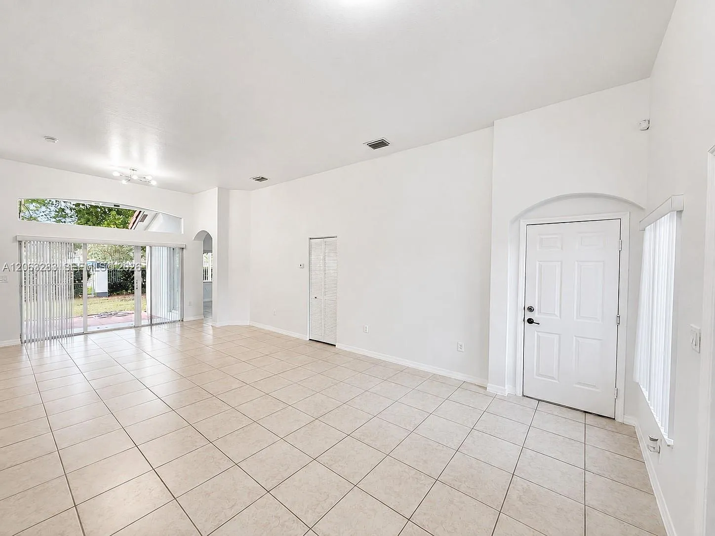Chateau Royal Estates — Photo 4