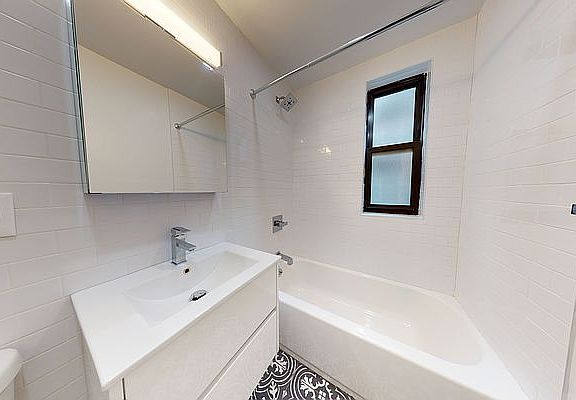 5th image of 10 W 65th St #2FK