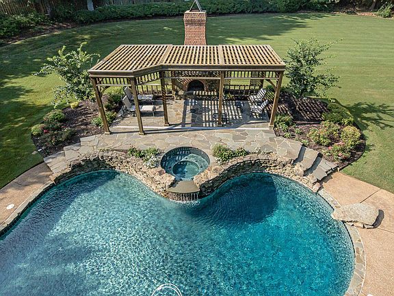 4th image of 9581 Fox Hill Cir S