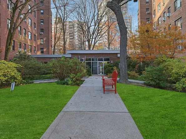 3616 Henry Hudson Parkway image 15 of 17