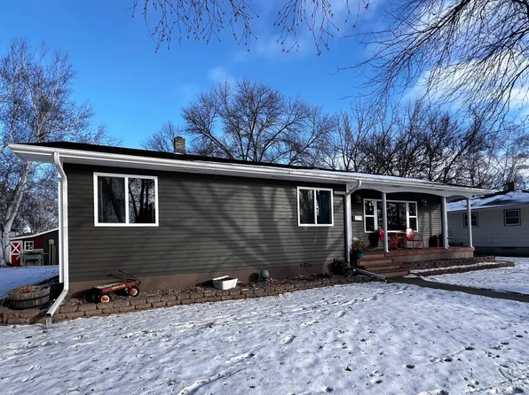 110 Maple Ave S, Thief River Falls, MN 56701