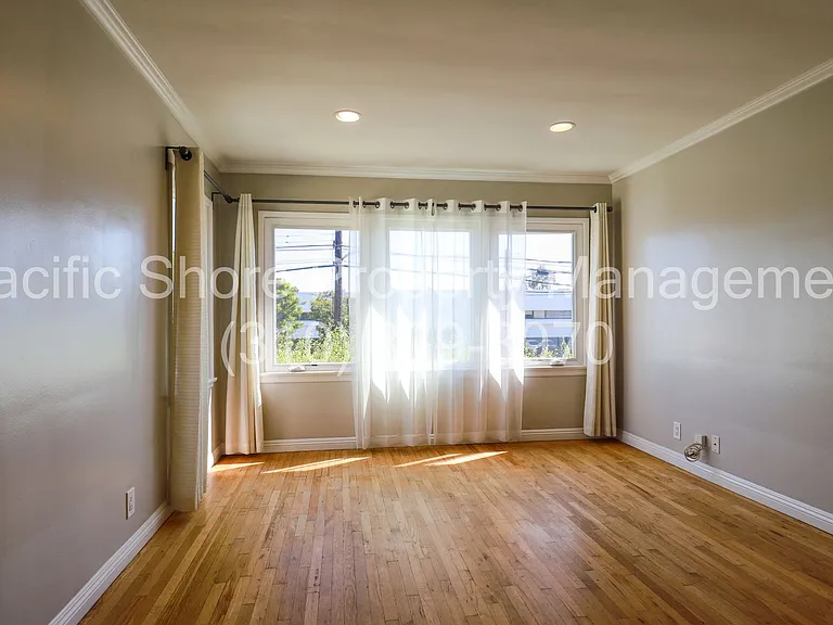 Nebraska Apartments — Photo 2