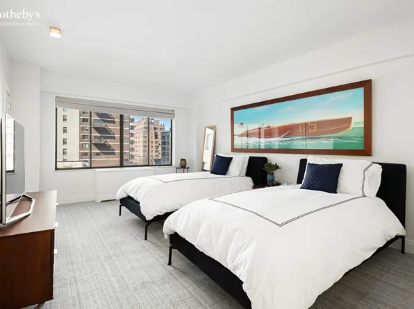 900 Park Avenue image 10 of 12