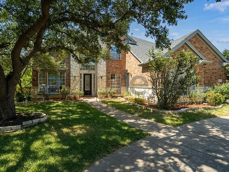 4509 Brittany Dr — Photo 3