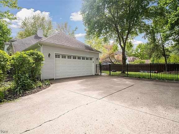 5th image of 36264 Oakview Ln