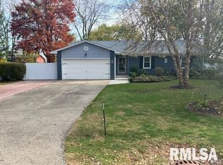 8 Lansing Dr, Springfield, IL 62703