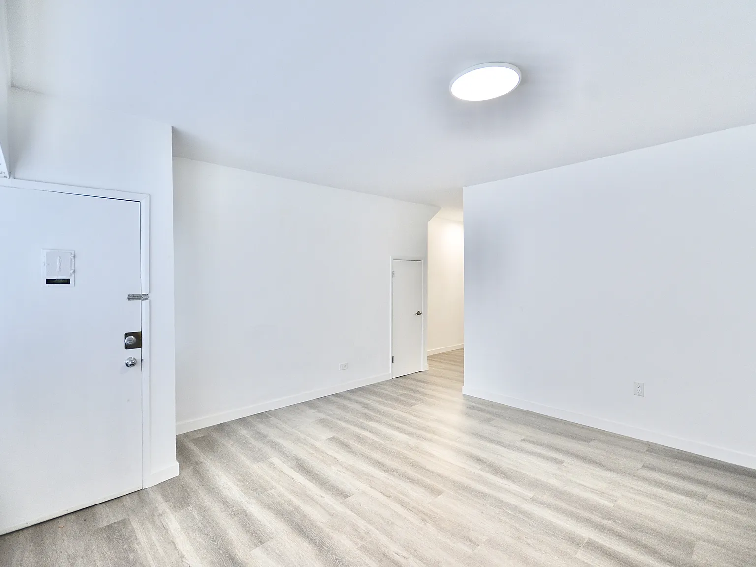 2 bed, 800 sqft, $2,300 — Photo 4